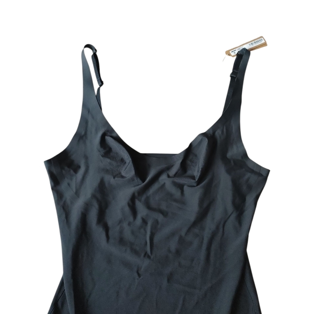 SKIMS Foundation Bodysuit - Picture 4 of 13